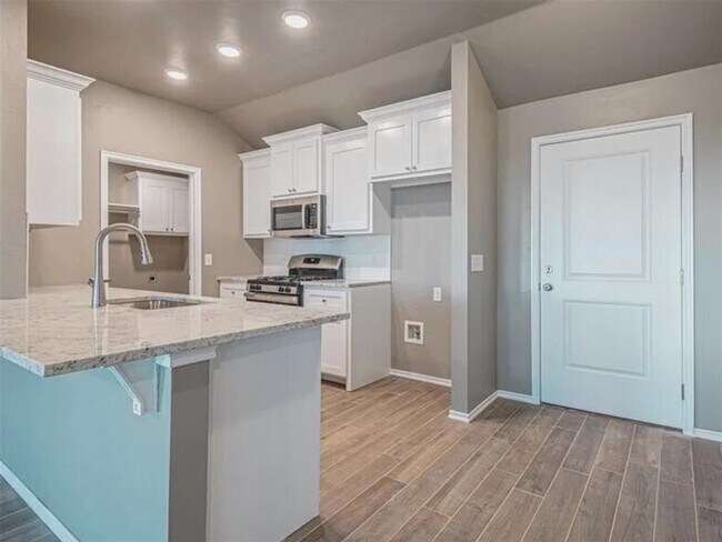 Building Photo - 1529 Highland Loop