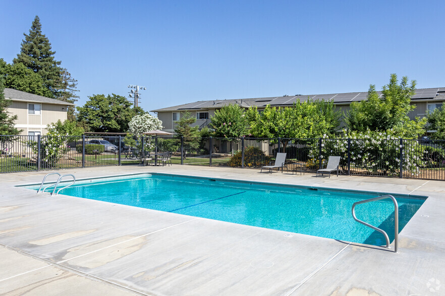 Primary Photo - Meadowbrook Apartments