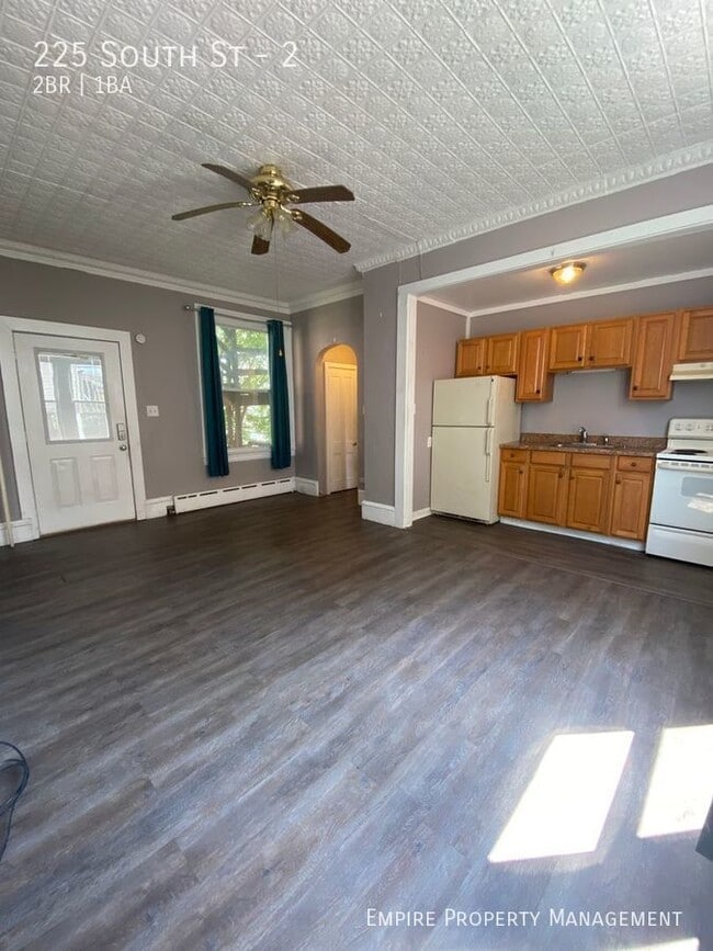 Building Photo - 225 South St