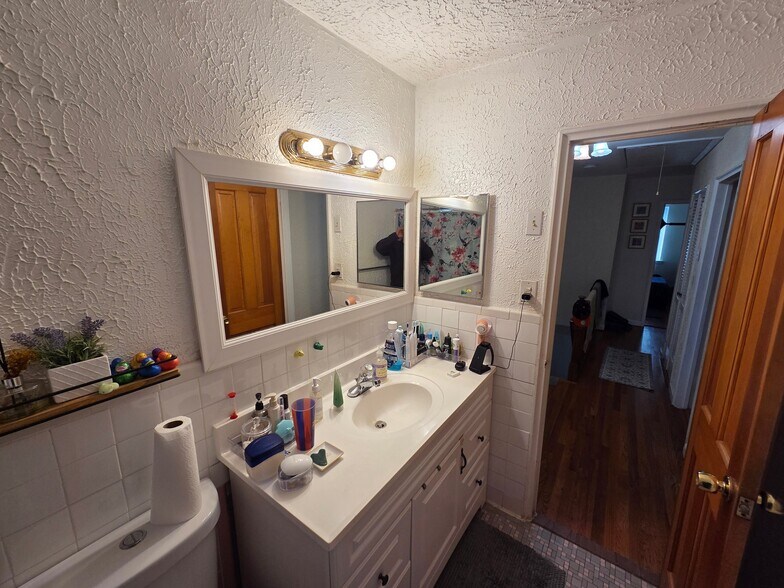 Building Photo - 552 Manor Ridge Rd