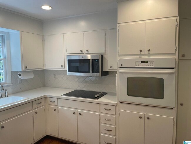 Building Photo - 3801 Rockbrook Cir