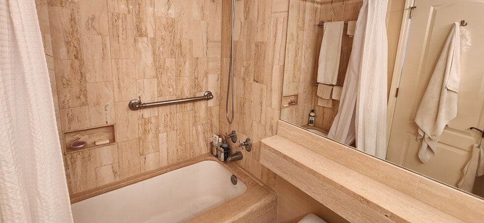 Building Photo - 700 Biltmore Way