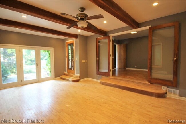 Building Photo - 702 Hendrie Blvd