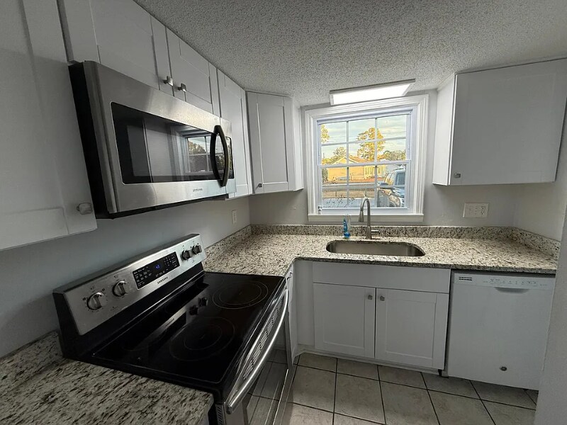 Building Photo - 1025 Carolina Rd