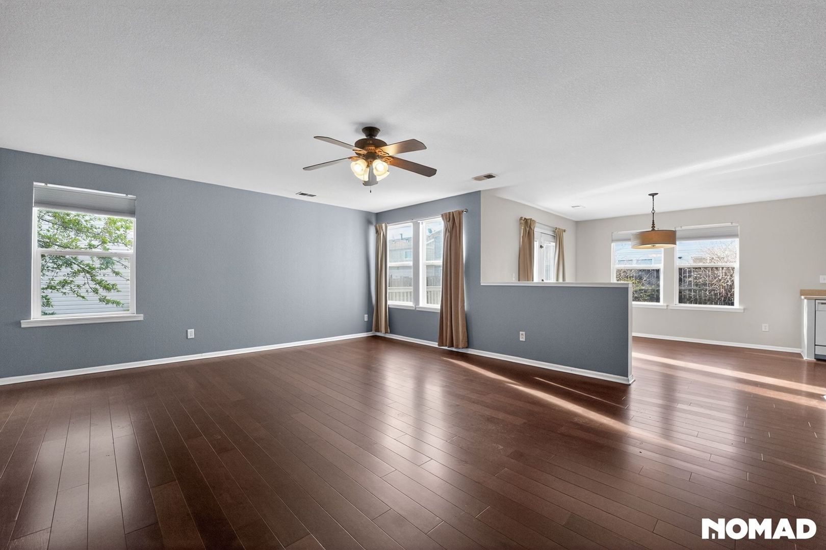 Building Photo - 454 E 77th Pl