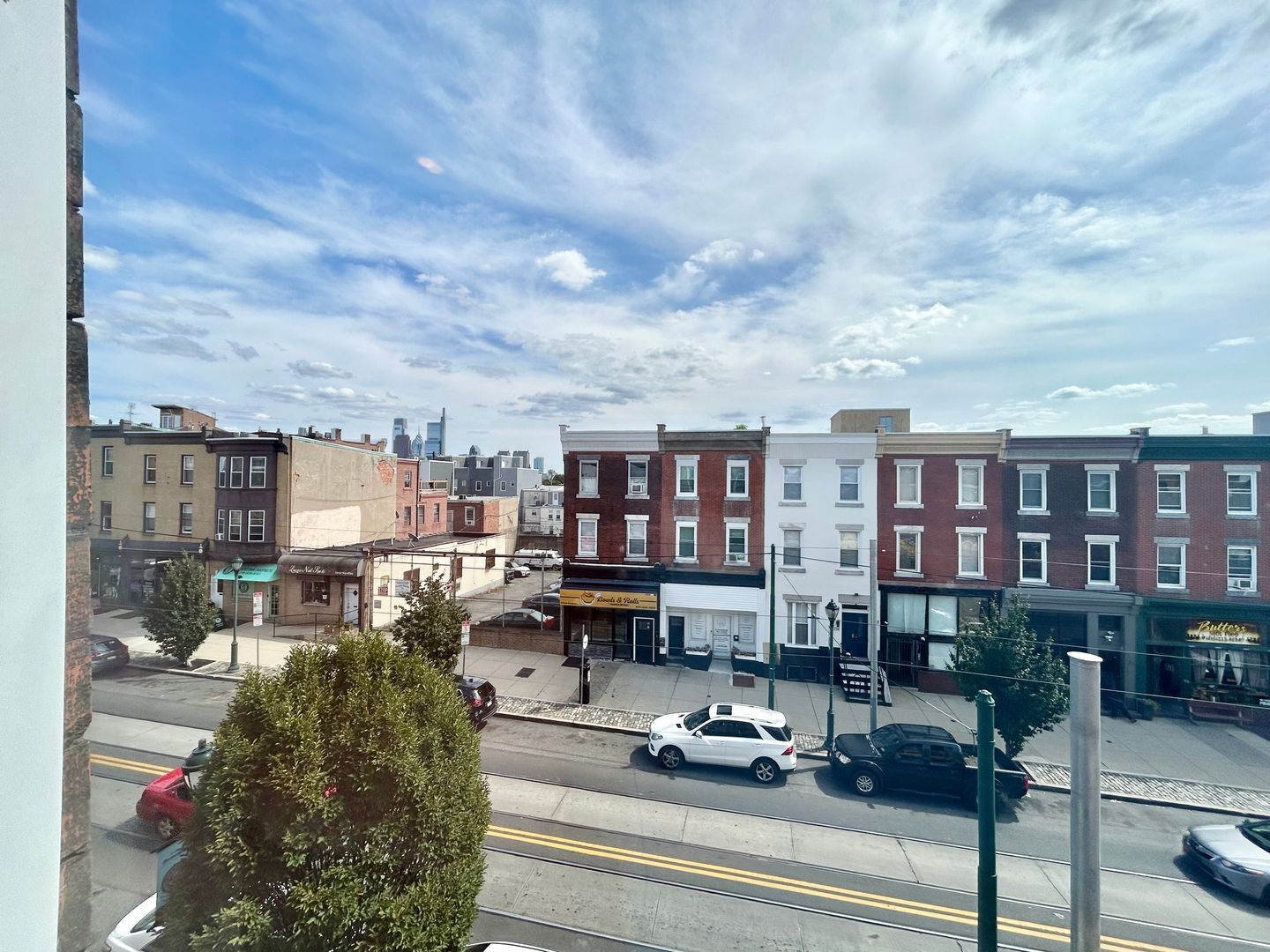 Building Photo - 2725 W Girard Ave
