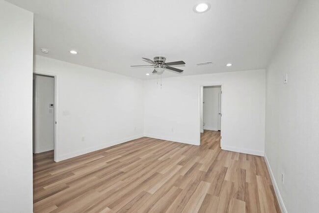 Building Photo - 7612 Woodford Ave