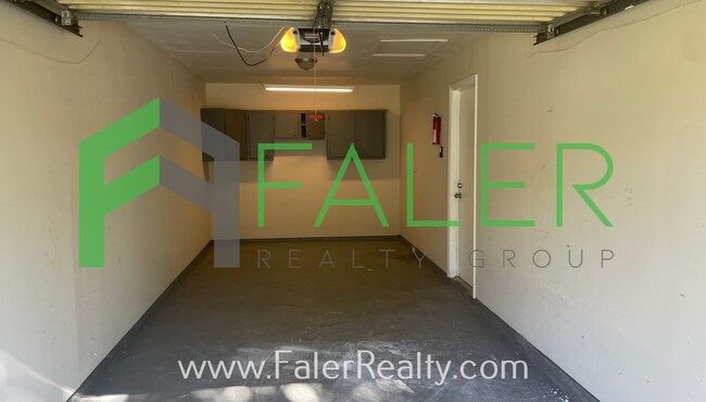 Building Photo - Beautiful 3 bedroom home with attached garage