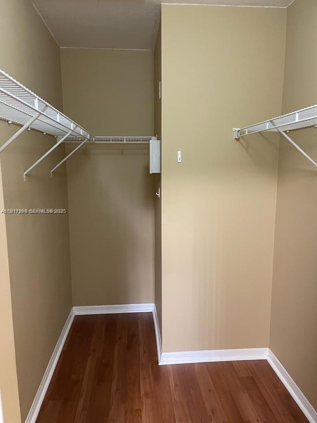 Building Photo - 2920 SE 13th Rd