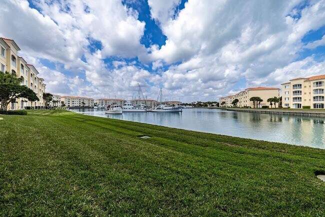 Building Photo - 17 Harbour Isle Dr W