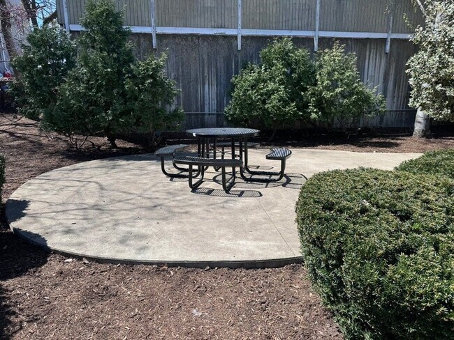 Building Photo - 17 Old Colony Ln