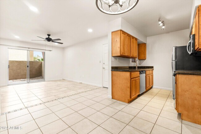 Building Photo - 5877 N Granite Reef Rd