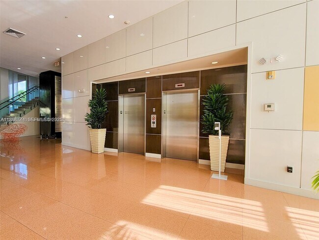 Building Photo - 2775 NE 187th St