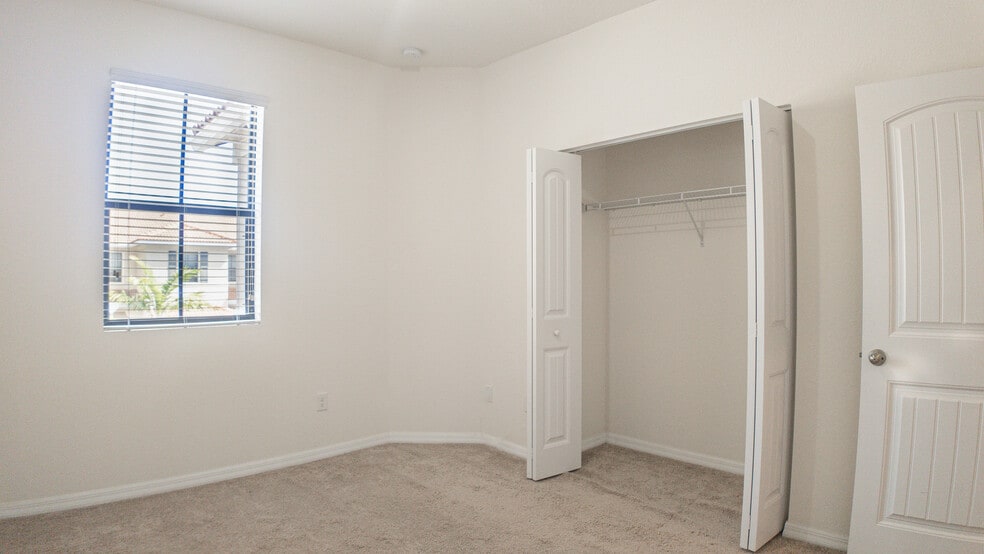 Building Photo - 1042 NW 33rd Mnr