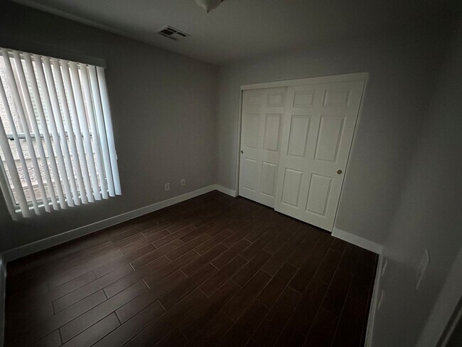 Building Photo - 11588 W Aruba Beach Ave