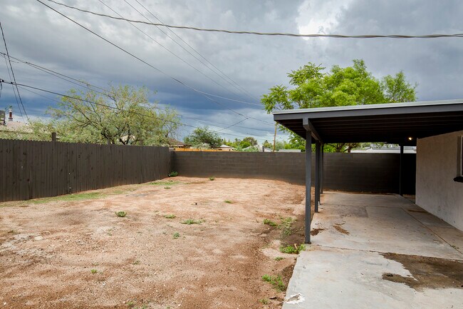 Building Photo - 4535 E 14th St