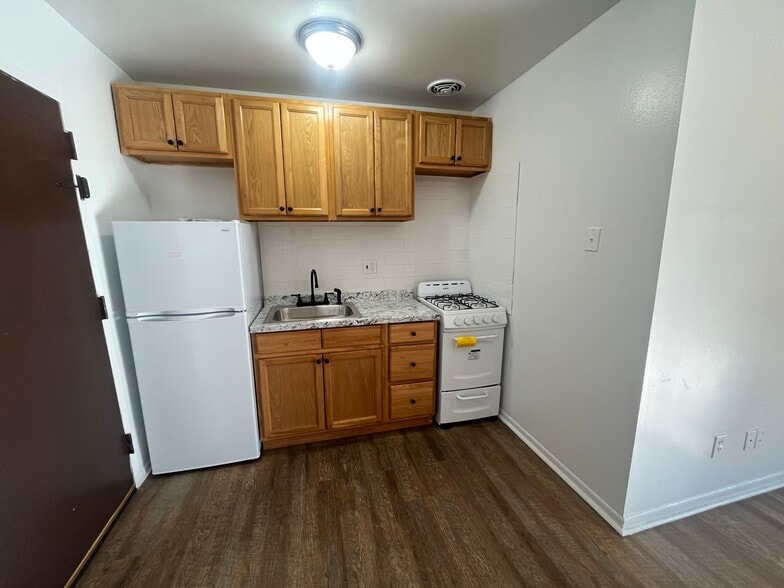 Building Photo - 516 Stuyvesant Ave