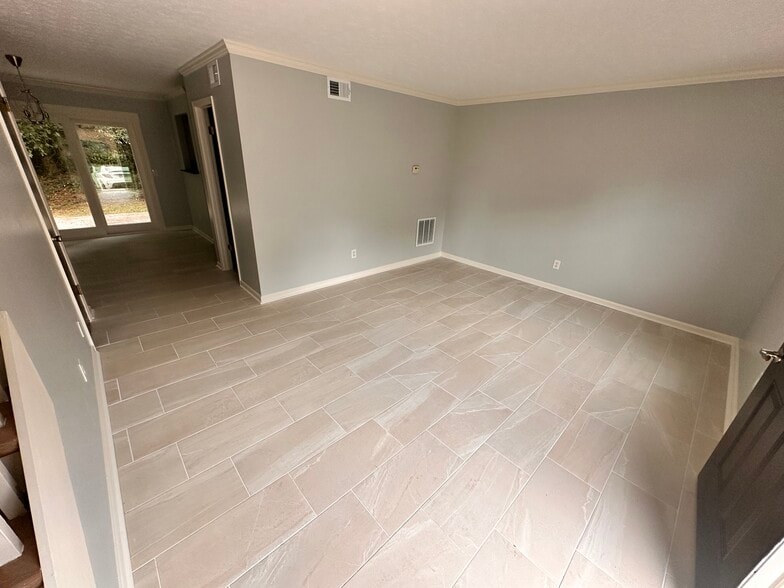 Building Photo - 1424 Springleaf Cir SE