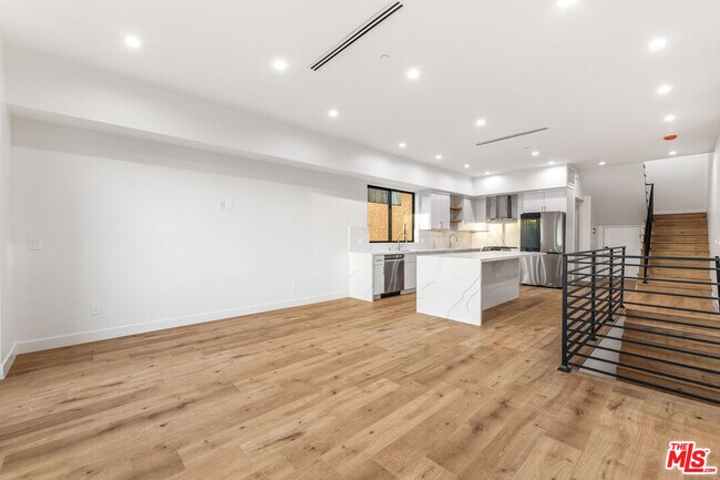 Building Photo - 5120 1/2 Laurel Canyon Blvd