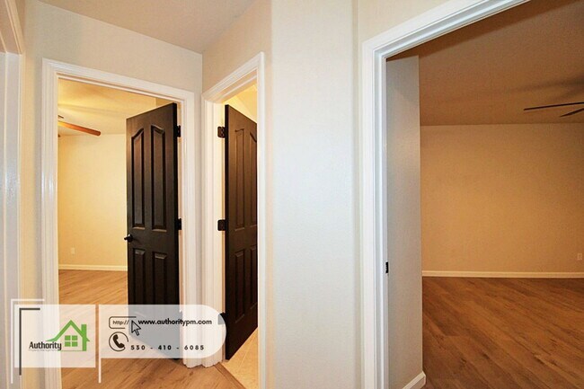Building Photo - 3527 Savage Dr