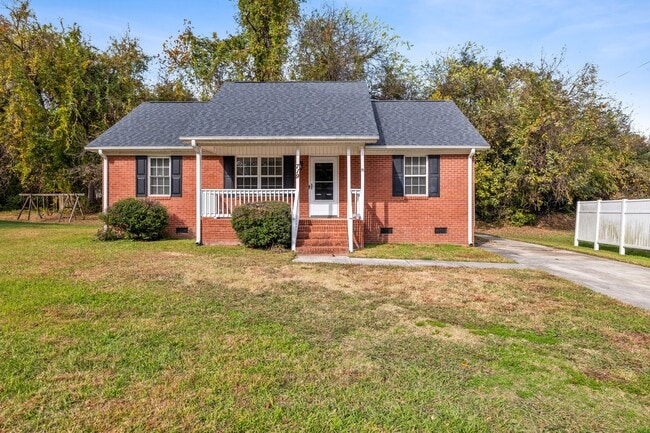 Building Photo - SW - Like New Home! Newer SS Appliances & Cabinets, Ceiling Fans, Blinds, Front Porch and Deck. M...