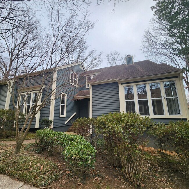 Building Photo - Beautiful End unit Townhome for rent