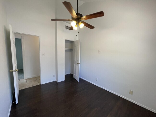 Building Photo - 11815 David Forti Dr