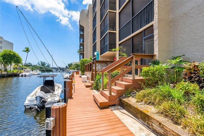 Building Photo - 12 Royal Palm Way