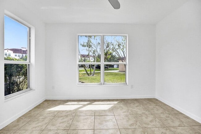 Building Photo - 9081 SW 169th Ct