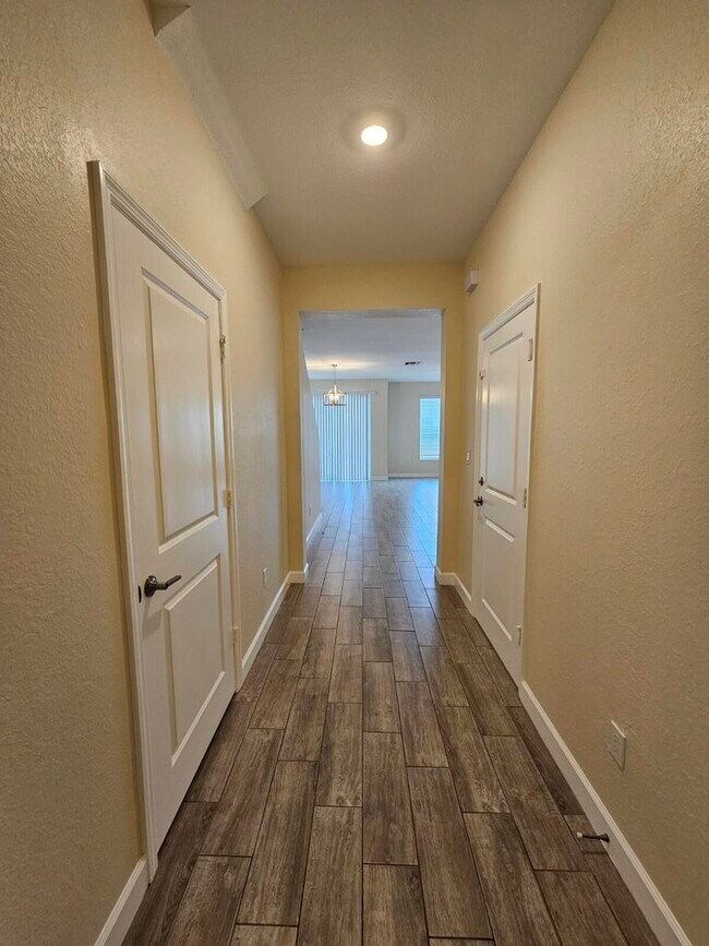 Building Photo - 6951 Harbours Edge Ave