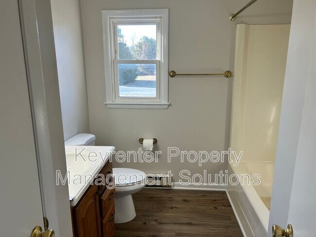 Building Photo - 26 Whiteoak Cir