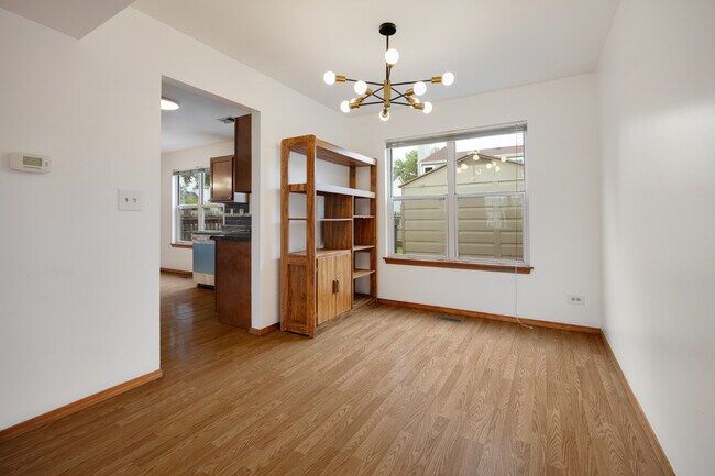 Building Photo - 1127 Ashbrook Dr