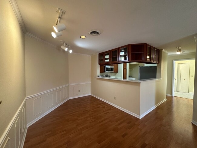 Building Photo - 921 Harbor House Dr