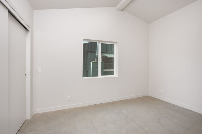 Building Photo - 126 1/2 Franklin Ct