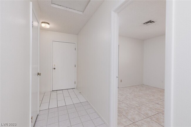 Building Photo - 8432 Mulcahy Ave
