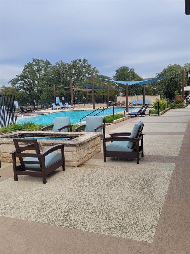 Building Photo - 121 Tall Grass Dr