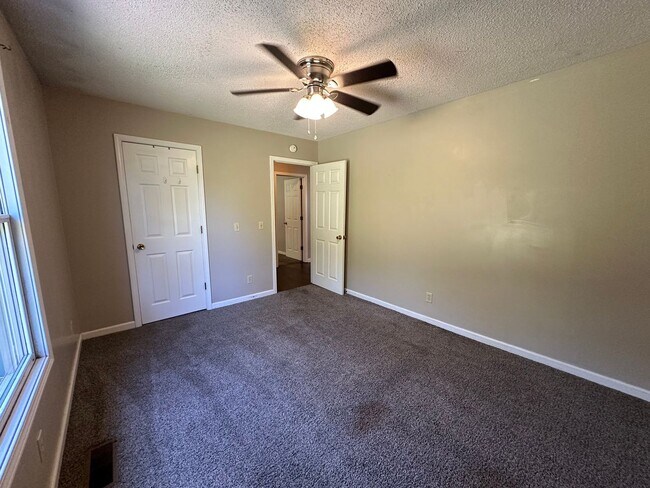 Building Photo - 1004 Northwood Dr