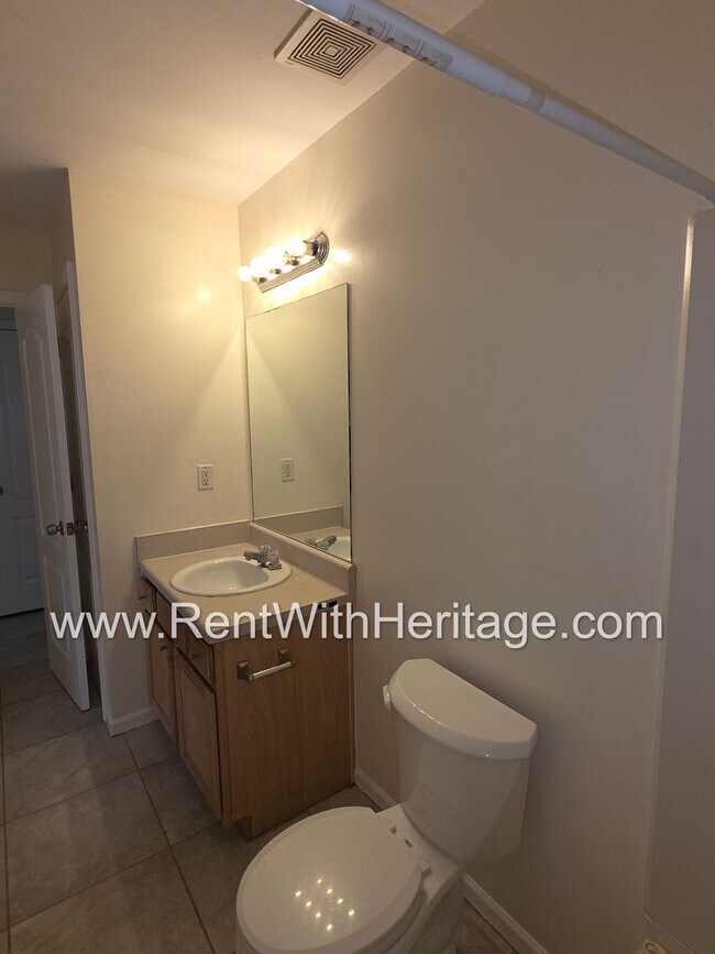 Building Photo - Fantastic 4bd/2.5ba Townhome/ Swim Tennis/ Great Location