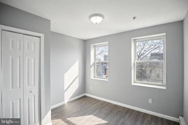 Building Photo - 5200 N 11th St