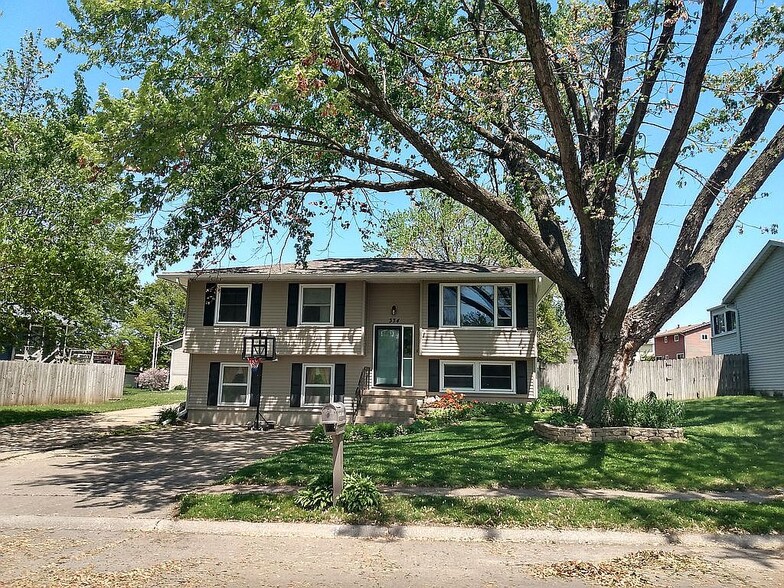 Primary Photo - 334 W 64th St