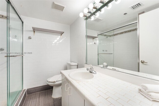 Building Photo - 5225 Collins Ave