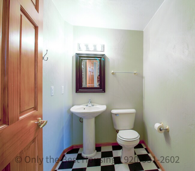 Building Photo - N9429 Rosebud Ln
