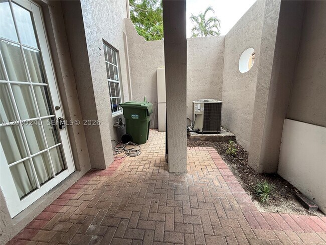 Building Photo - 634 SW 147th Ave
