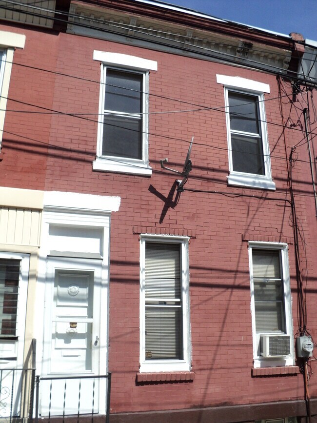 Building Photo - 25 E Bringhurst St