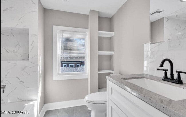 Building Photo - 700 Fifth Ave