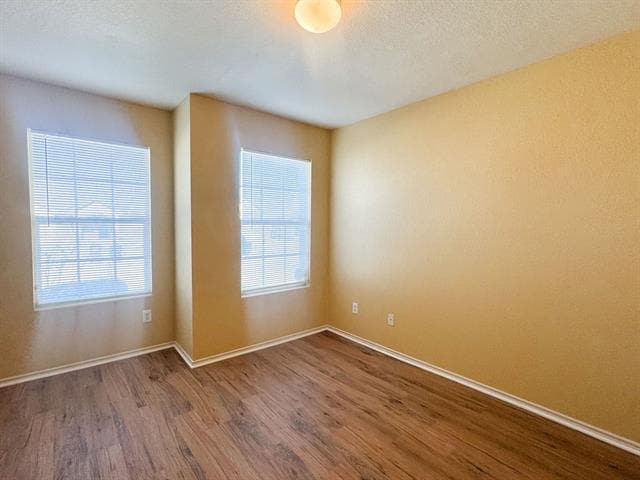 Building Photo - 220 Cres Ridge Dr