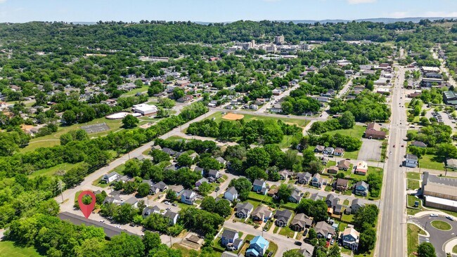 Building Photo - 437 Carver Ln