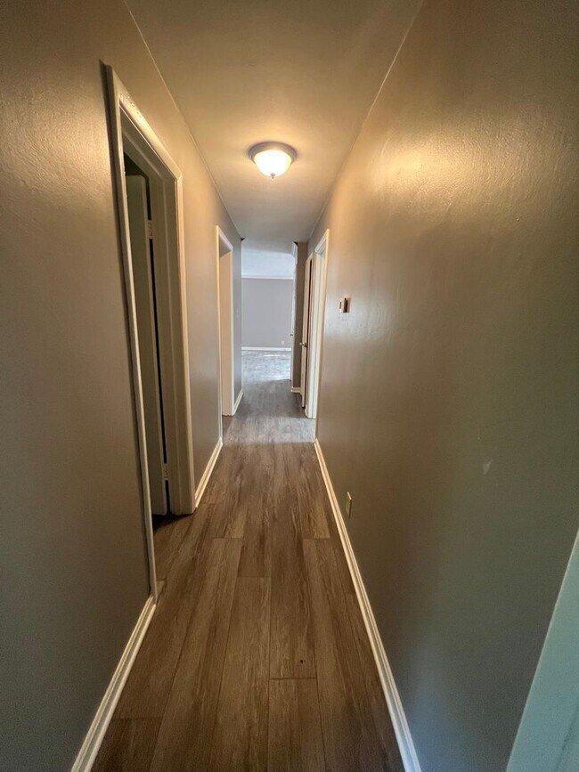 Building Photo - 3-bedroom, 2-bathroom private retreat in C...