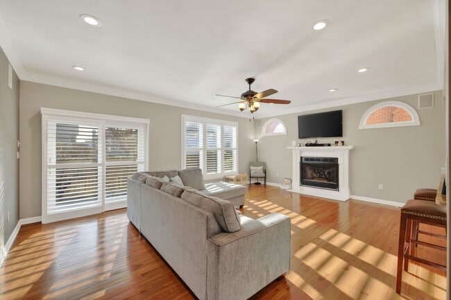 Building Photo - Elegant & Spacious Home Available in Church Point