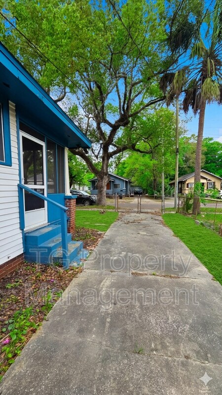 Building Photo - 1735 Brackland St